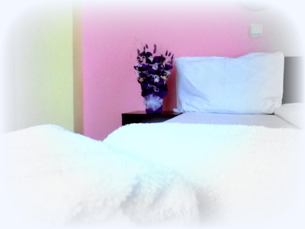 Hotel Alexander София Номер фото